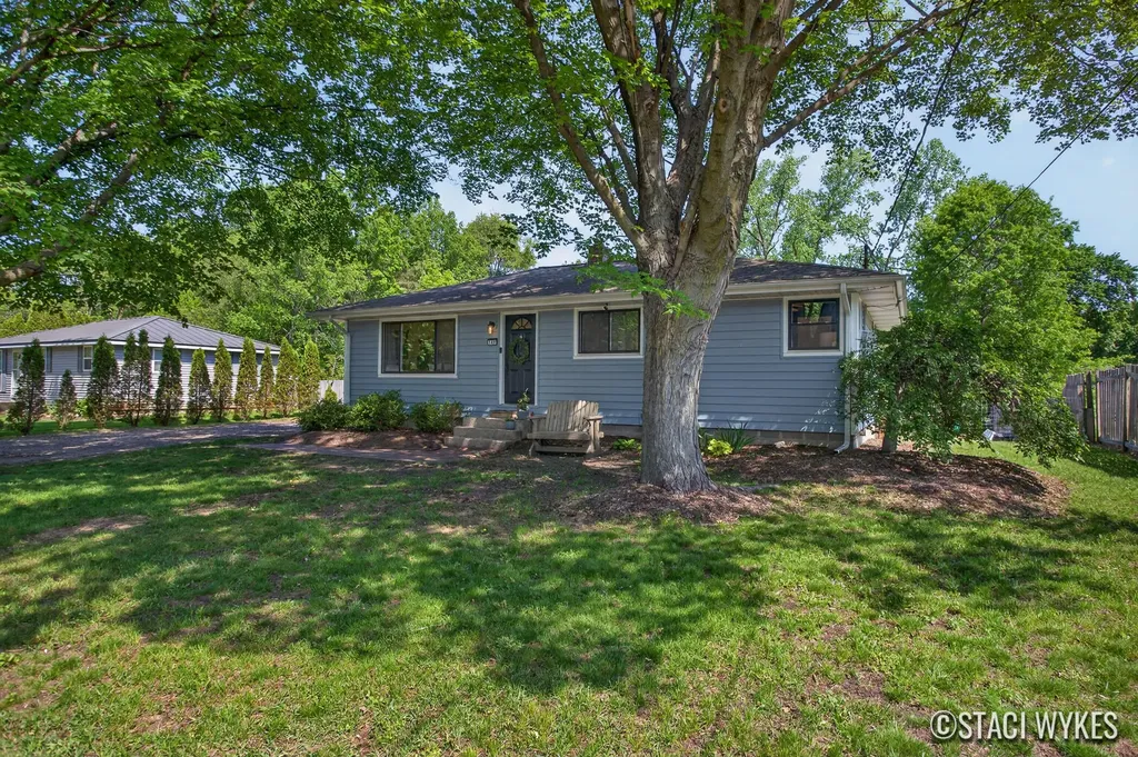749 Lillian Street Park Township MI 49424