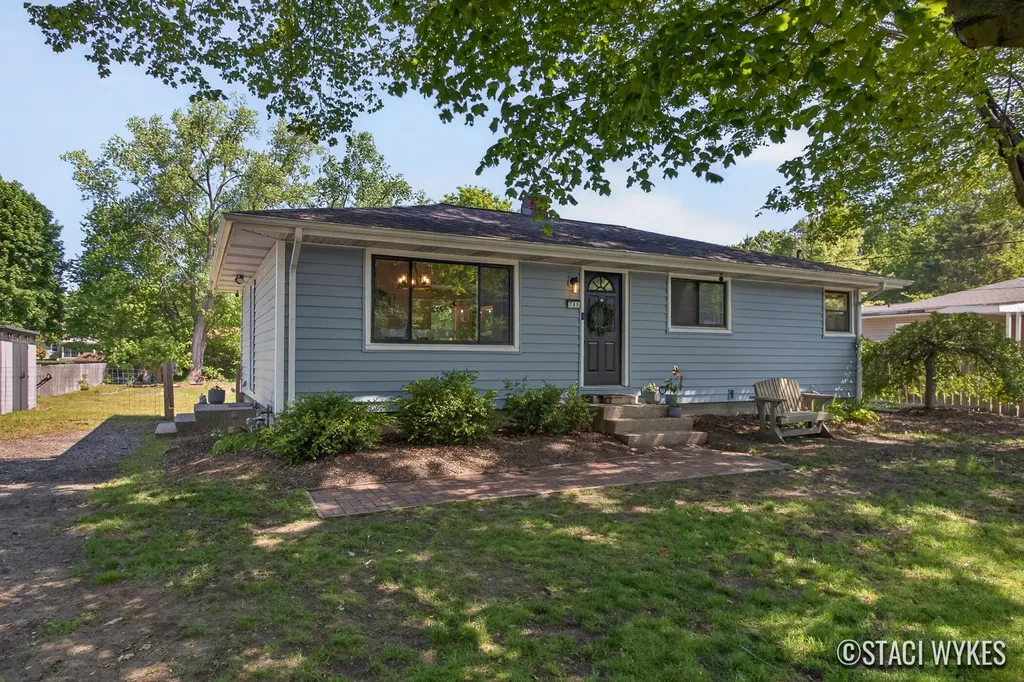 749 Lillian Street Park Township MI 49424