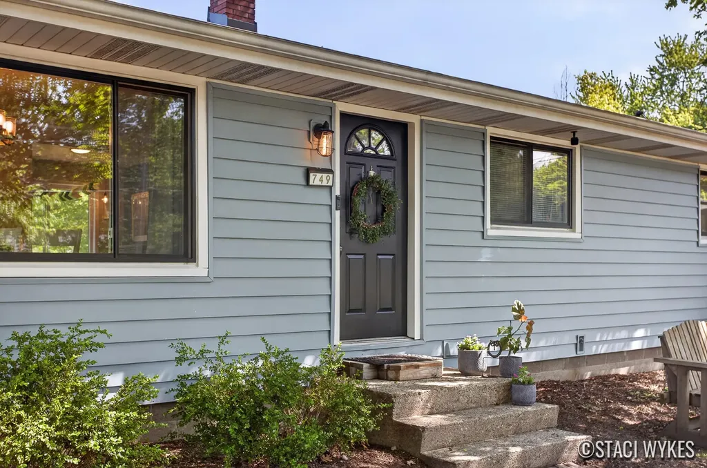 749 Lillian Street Park Township MI 49424