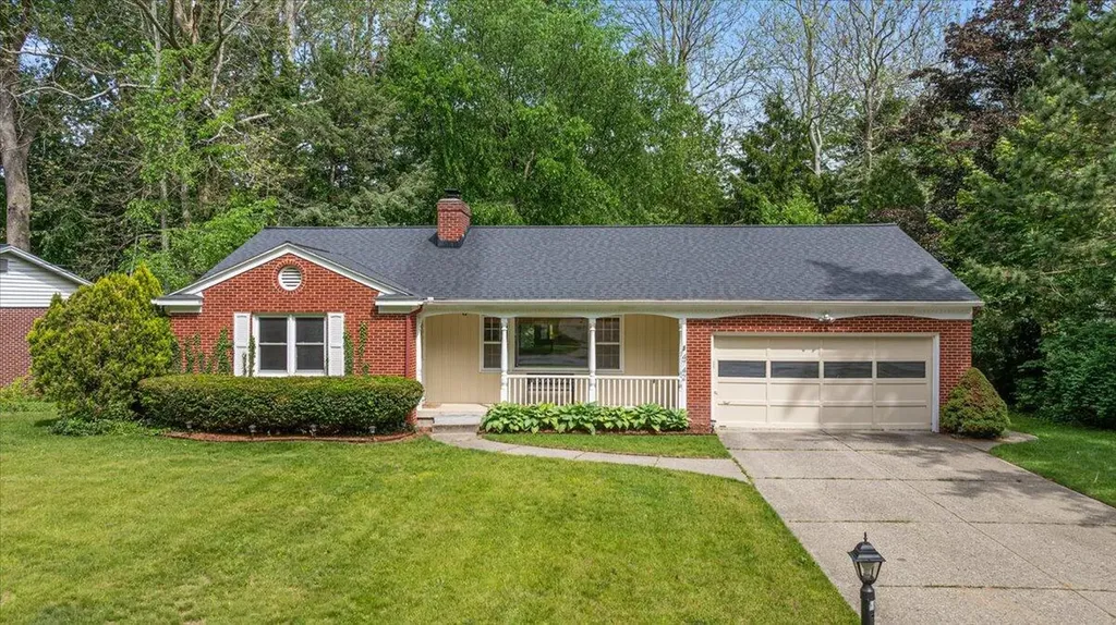 4742 Curwood Avenue SE Kentwood City MI 49508