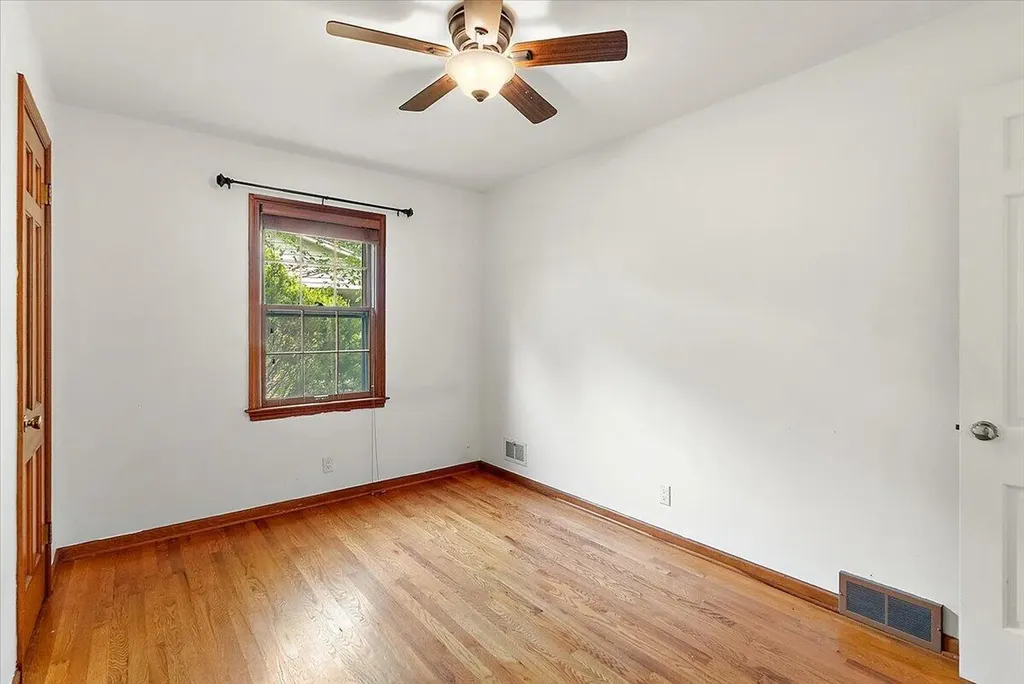 4742 Curwood Avenue SE Kentwood City MI 49508