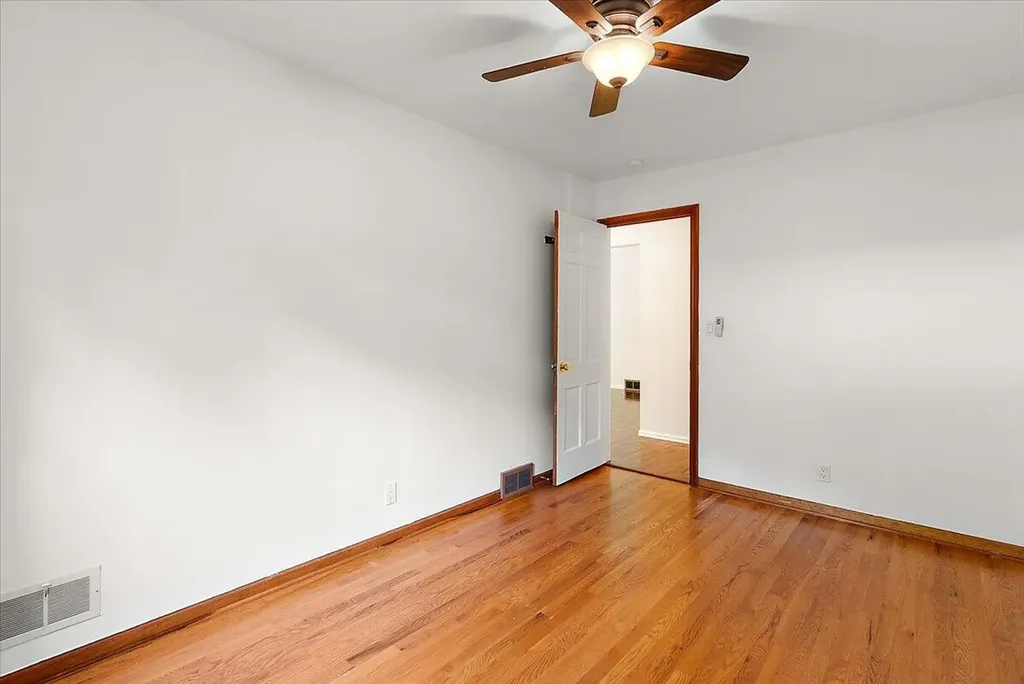 4742 Curwood Avenue SE Kentwood City MI 49508