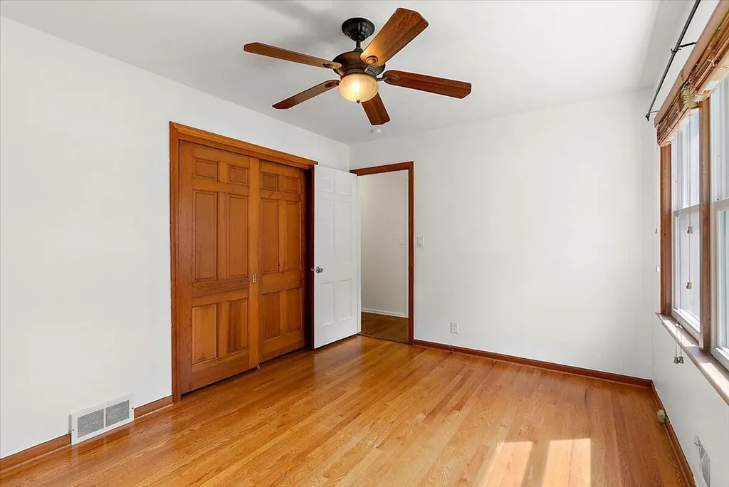 4742 Curwood Avenue SE Kentwood City MI 49508