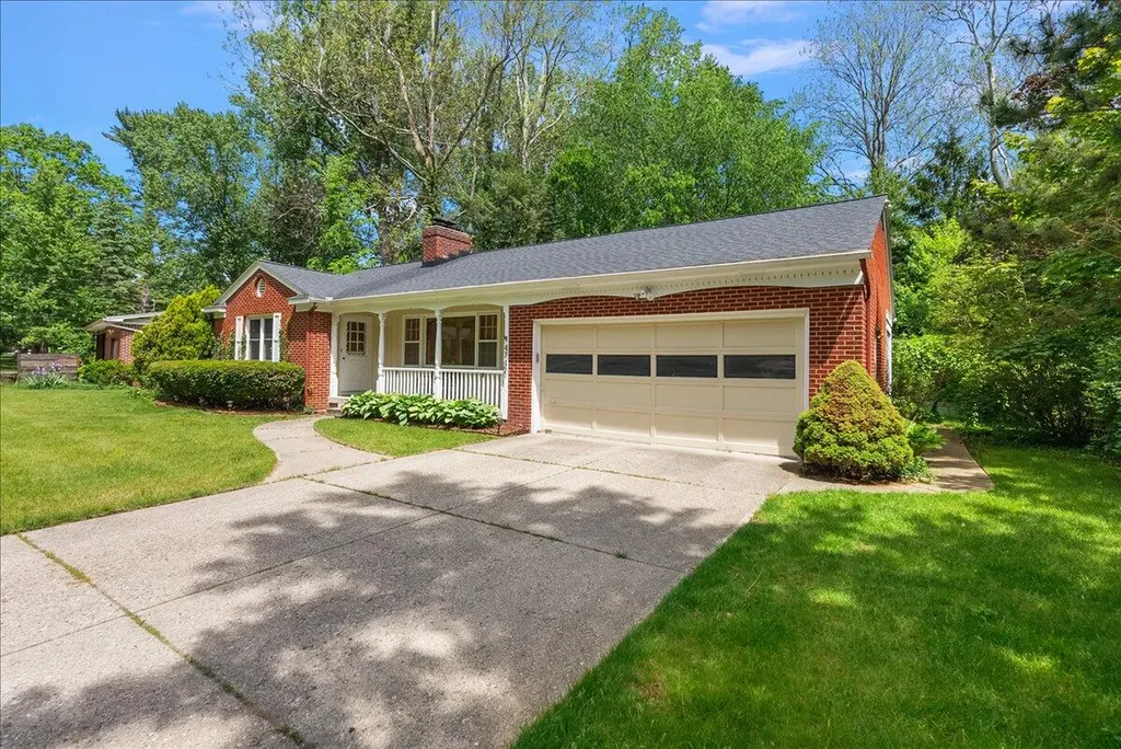 4742 Curwood Avenue SE Kentwood City MI 49508