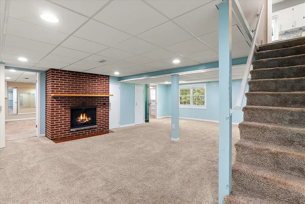 4742 Curwood Avenue SE Kentwood City MI 49508