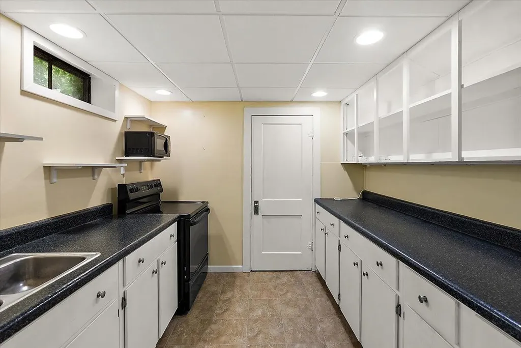 4742 Curwood Avenue SE Kentwood City MI 49508