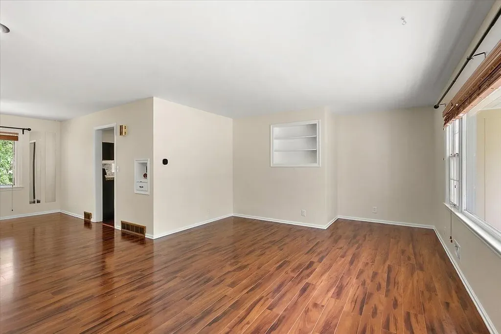 4742 Curwood Avenue SE Kentwood City MI 49508