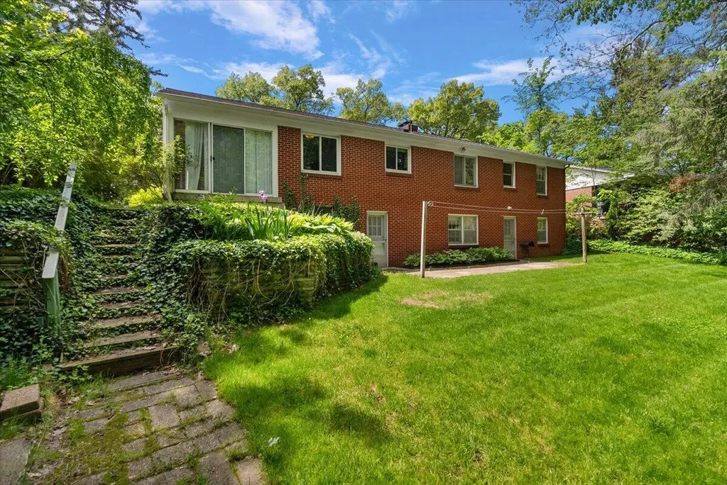 4742 Curwood Avenue SE Kentwood City MI 49508