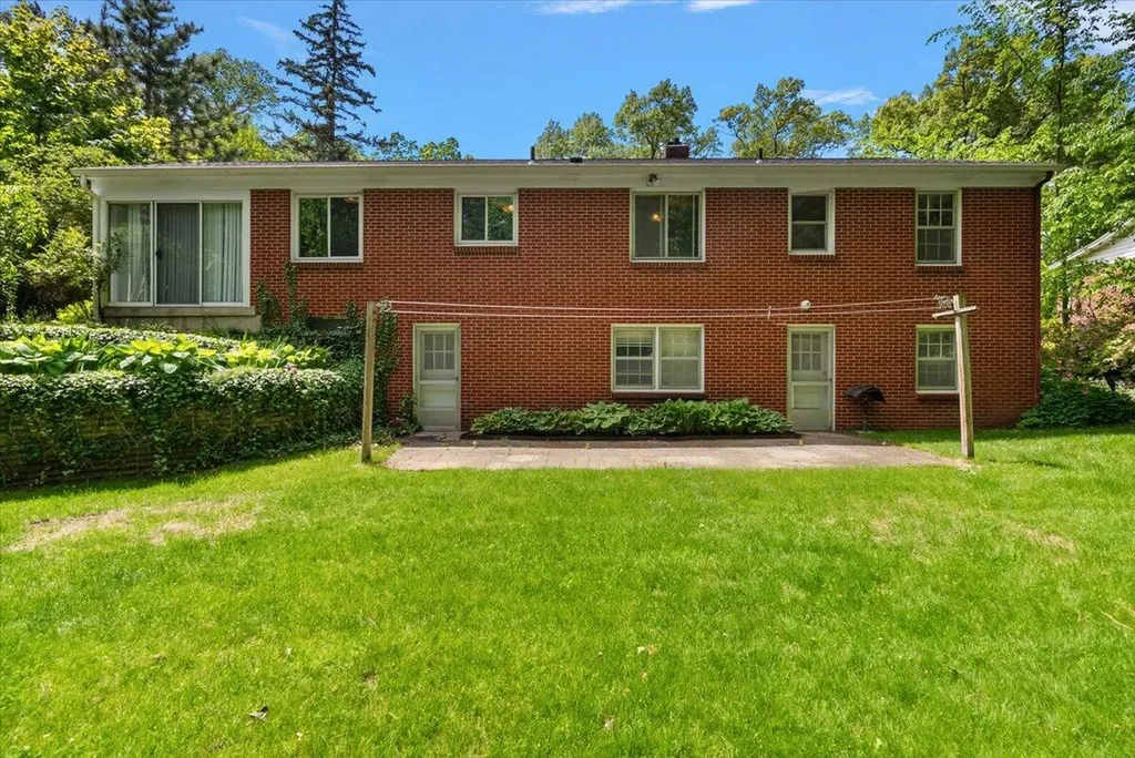 4742 Curwood Avenue SE Kentwood City MI 49508
