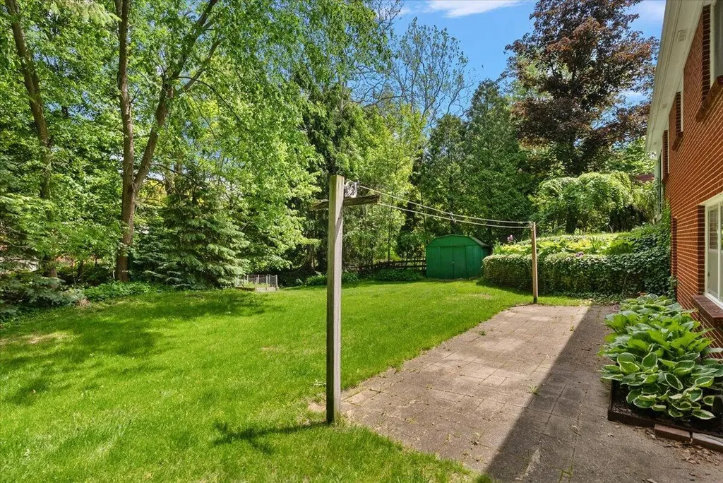 4742 Curwood Avenue SE Kentwood City MI 49508