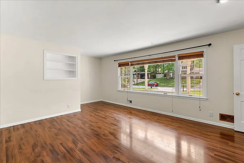 4742 Curwood Avenue SE Kentwood City MI 49508