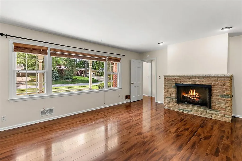 4742 Curwood Avenue SE Kentwood City MI 49508