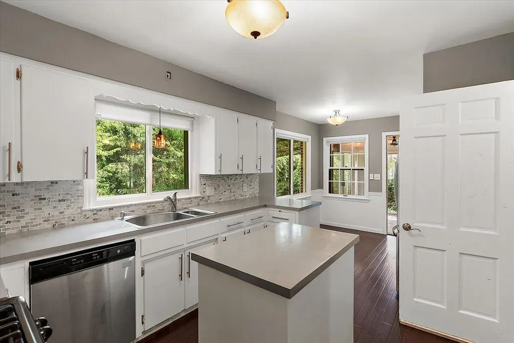 4742 Curwood Avenue SE Kentwood City MI 49508