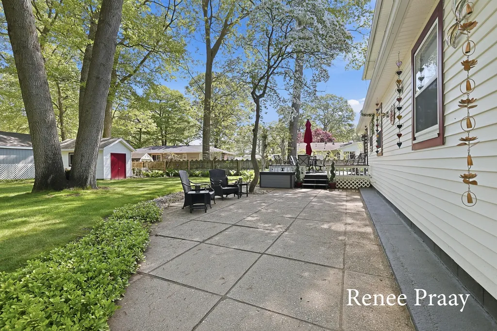2816 Green Ridge Avenue Laketon Township MI 49445