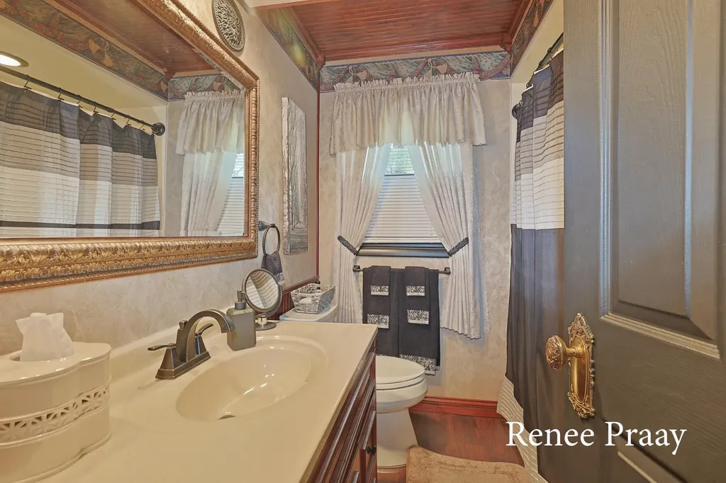2816 Green Ridge Avenue Laketon Township MI 49445
