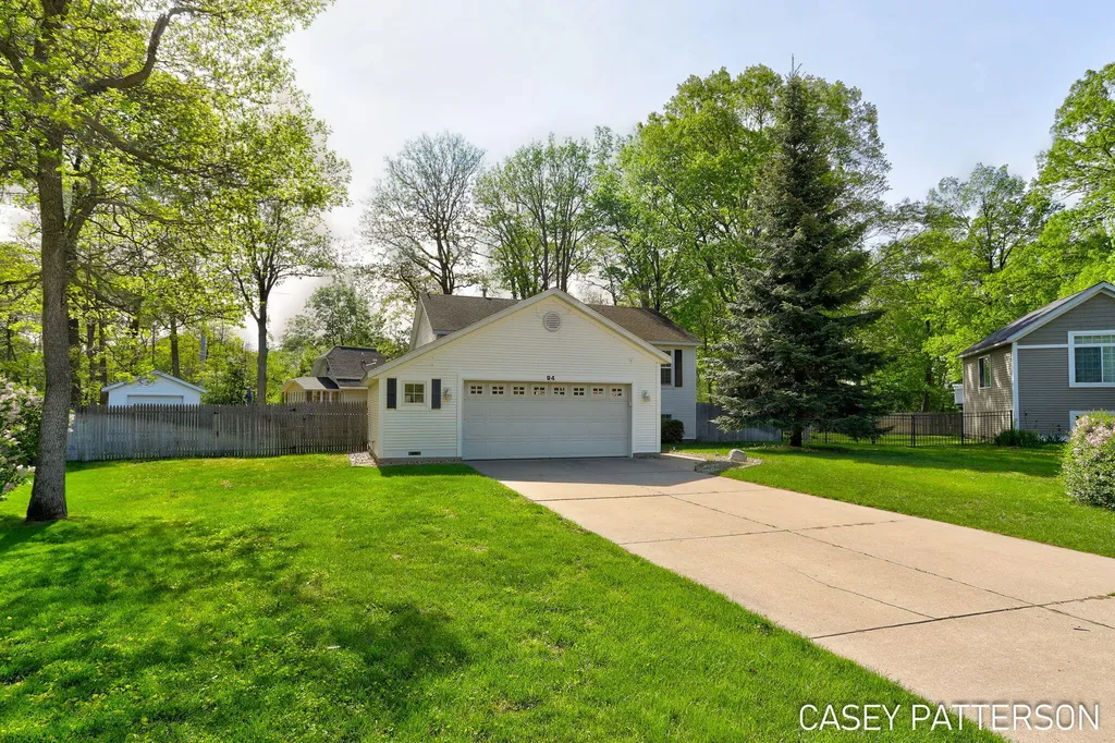 94 Elwood Court Holland Charter Township MI 49424