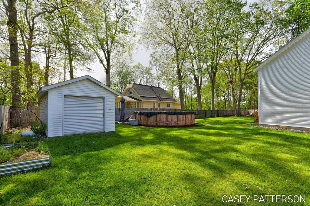 94 Elwood Court Holland Charter Township MI 49424