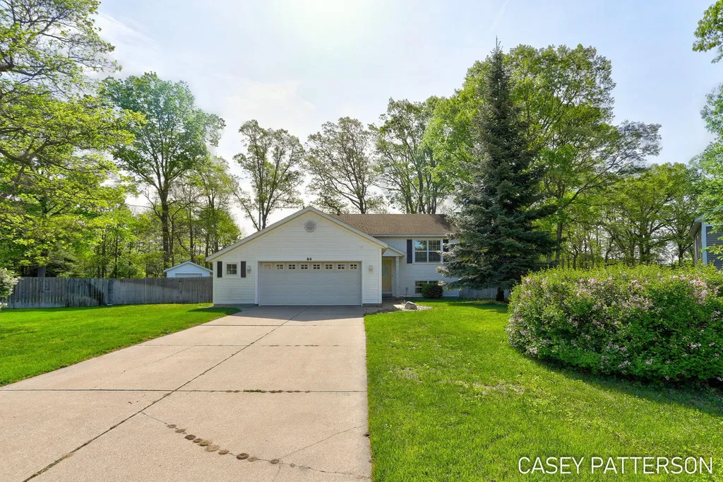94 Elwood Court Holland Charter Township MI 49424