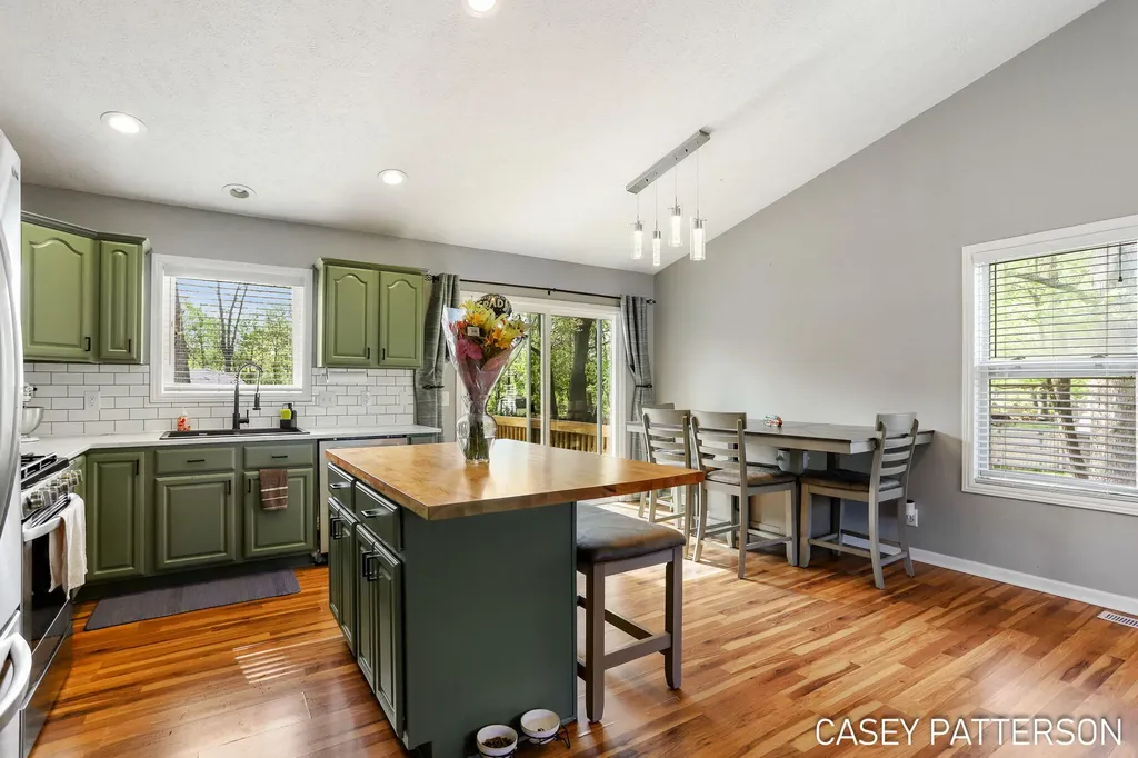 94 Elwood Court Holland Charter Township MI 49424