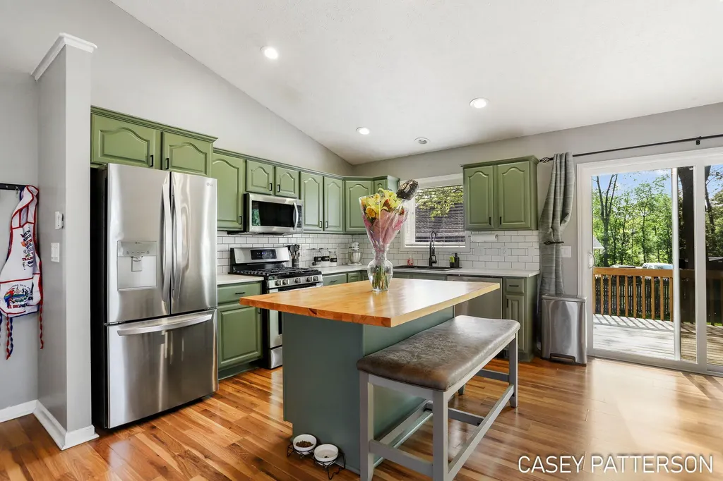 94 Elwood Court Holland Charter Township MI 49424