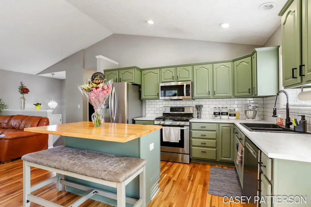 94 Elwood Court Holland Charter Township MI 49424