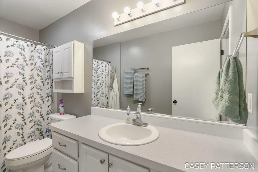 94 Elwood Court Holland Charter Township MI 49424