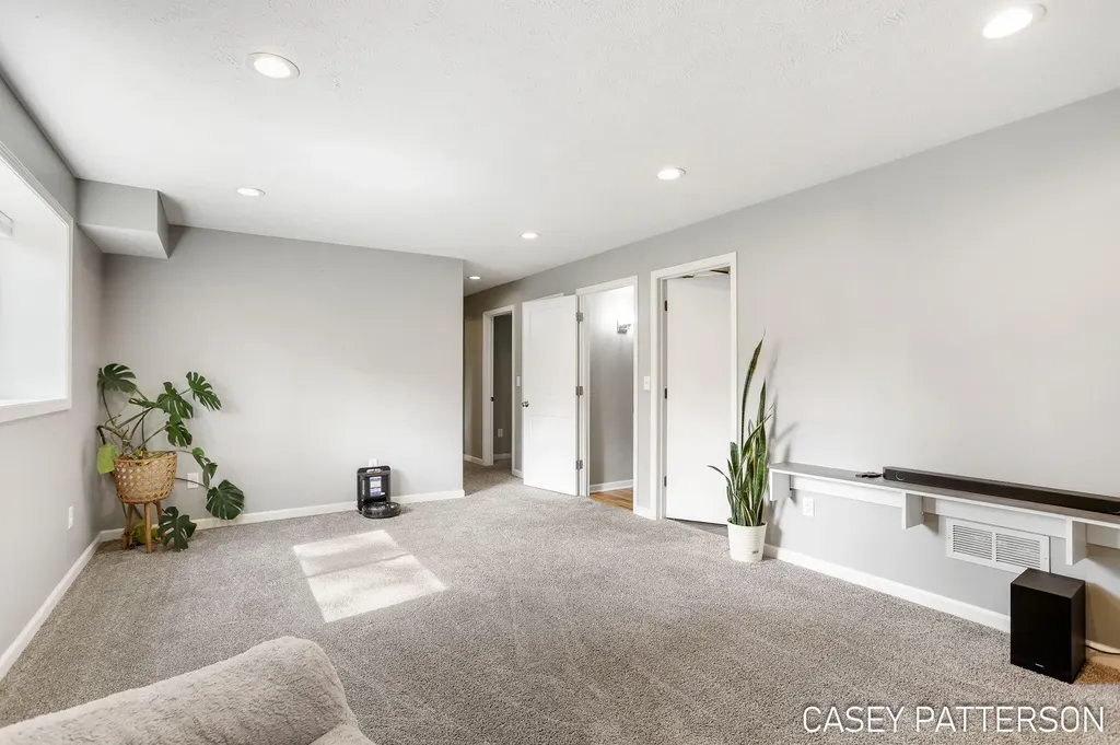 94 Elwood Court Holland Charter Township MI 49424