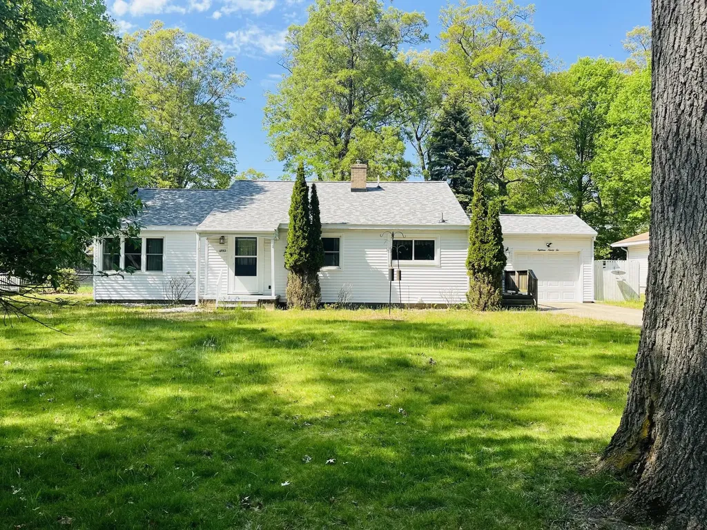 1892 Crestwood Lane Norton Shores City MI 49441