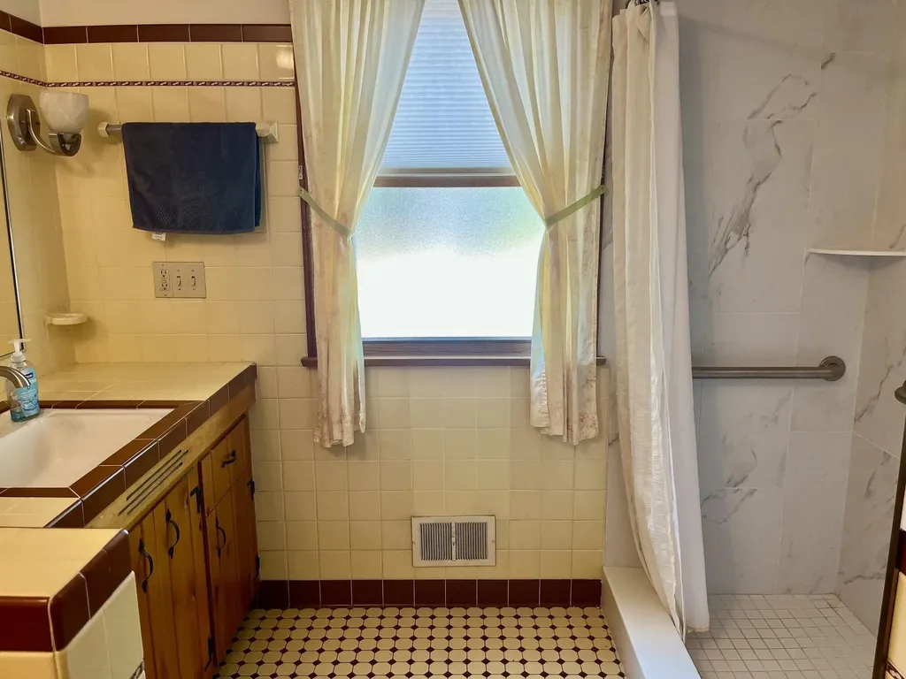 1892 Crestwood Lane Norton Shores City MI 49441