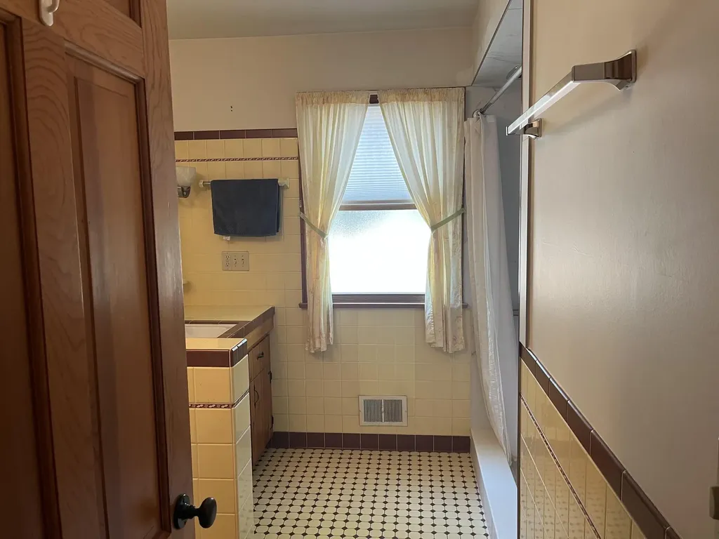 1892 Crestwood Lane Norton Shores City MI 49441