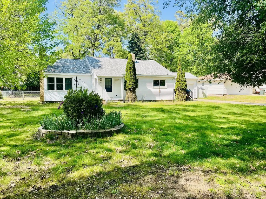 1892 Crestwood Lane Norton Shores City MI 49441