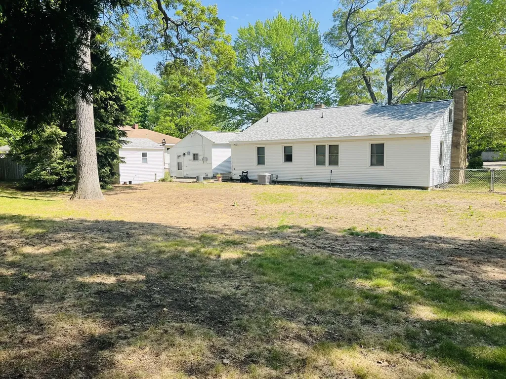 1892 Crestwood Lane Norton Shores City MI 49441