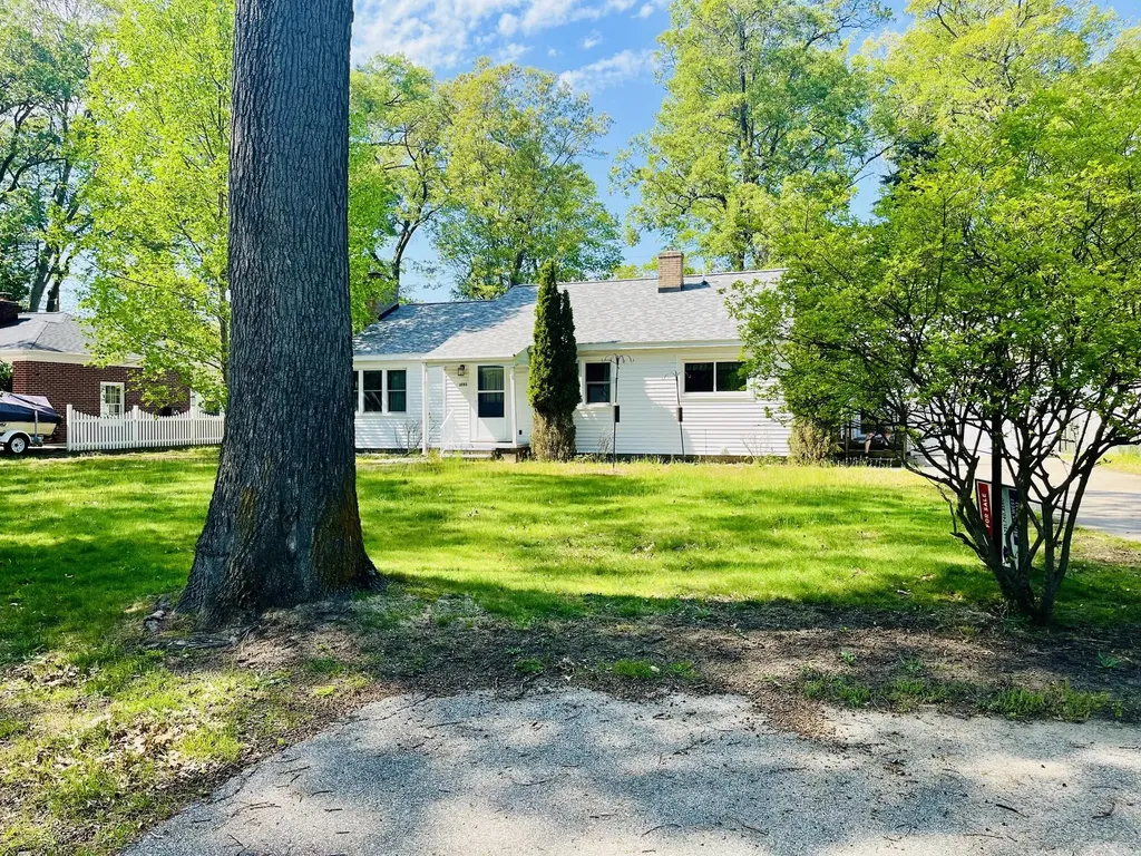 1892 Crestwood Lane Norton Shores City MI 49441