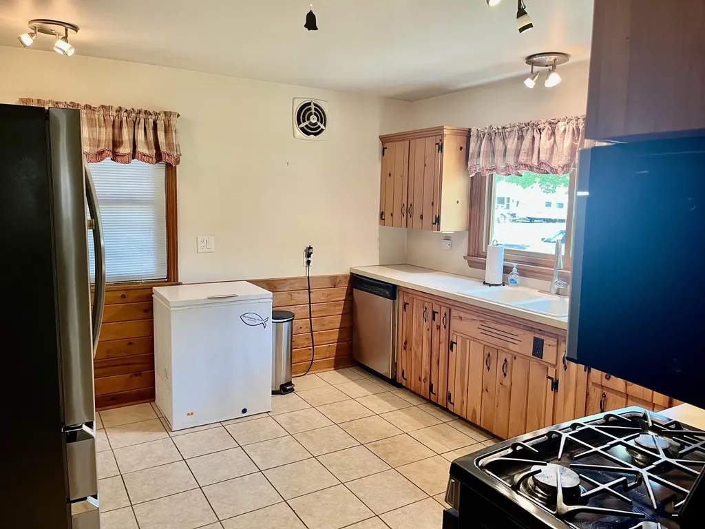1892 Crestwood Lane Norton Shores City MI 49441