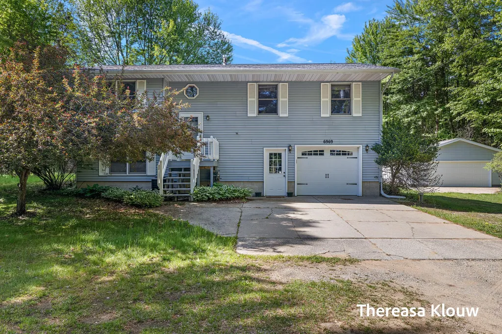6969 E Pontaluna Road Fruitport Charter Township MI 49415