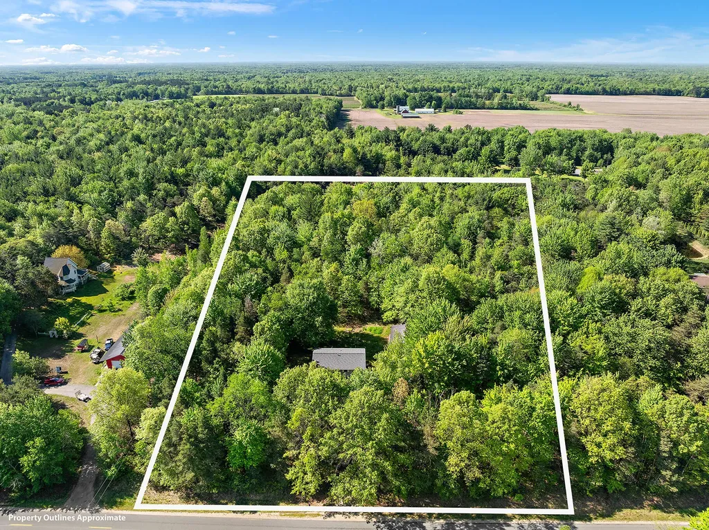 6969 E Pontaluna Road Fruitport Charter Township MI 49415