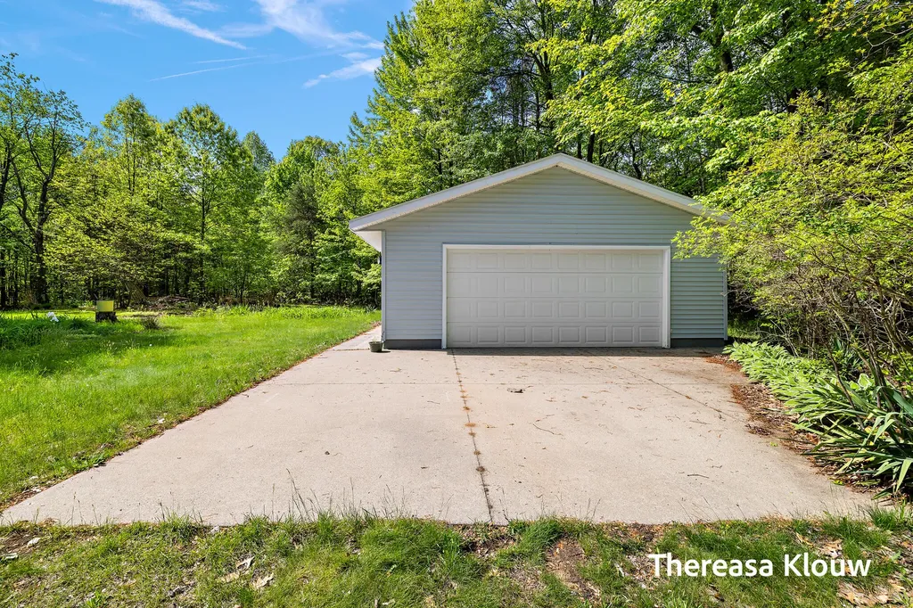 6969 E Pontaluna Road Fruitport Charter Township MI 49415