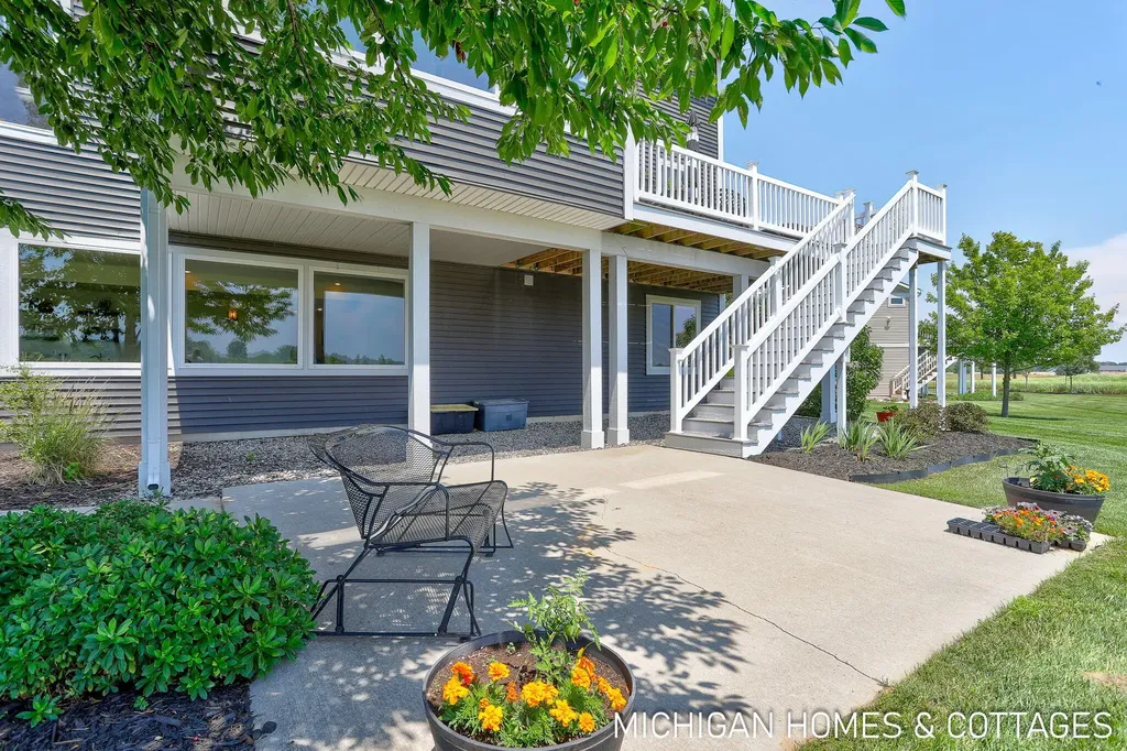 4401 Grand Point Holland Charter Township MI 49424