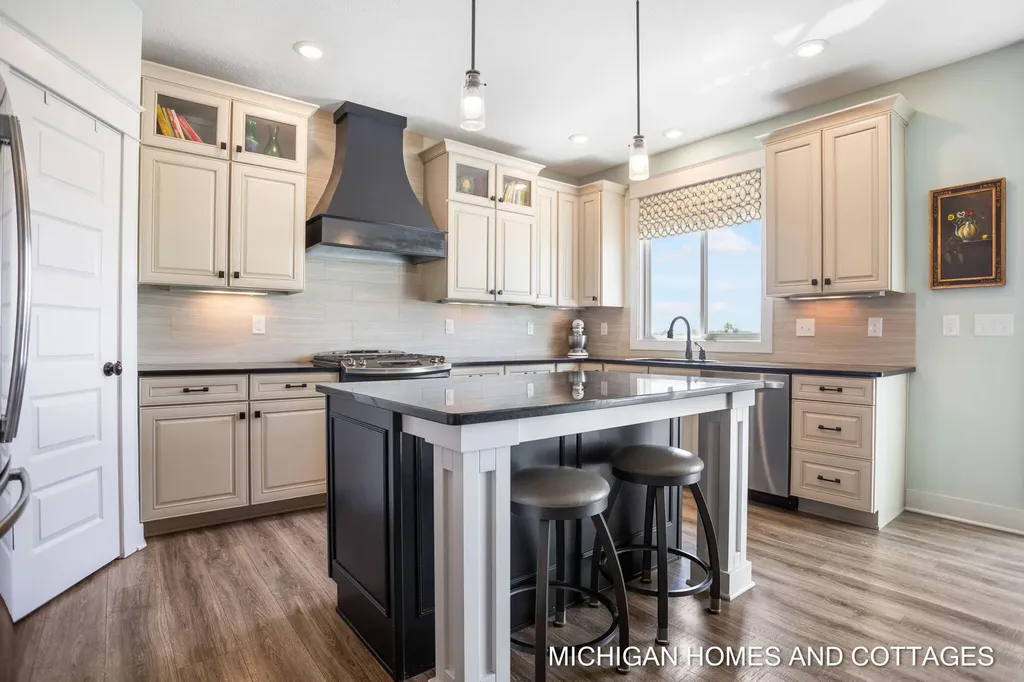 4401 Grand Point Holland Charter Township MI 49424