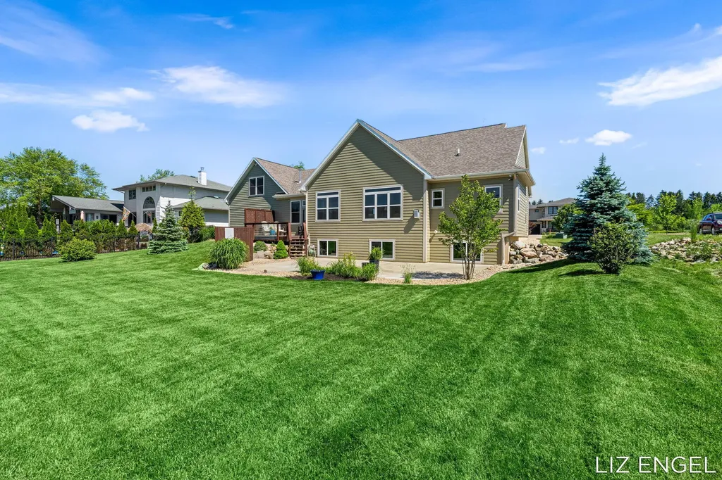 6689 Yamoto Way Saugatuck Township MI 49408