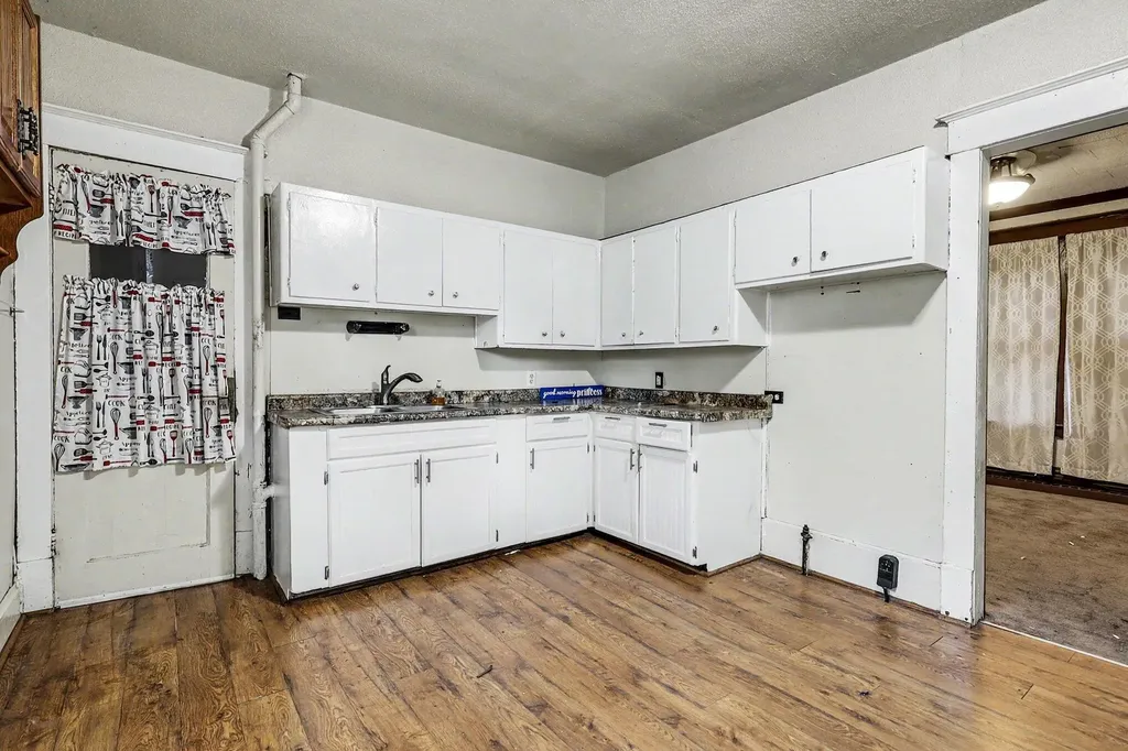 2332 Sanford Street Muskegon Heights City MI 49444