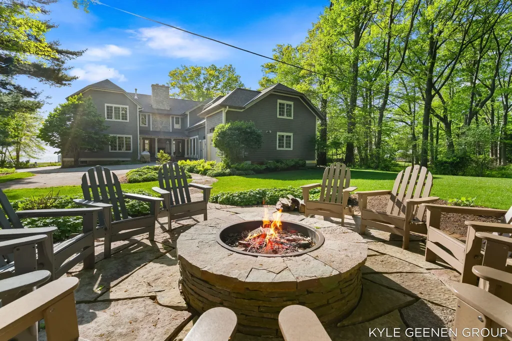 2817 Lakeshore Drive Saugatuck Township MI 49408