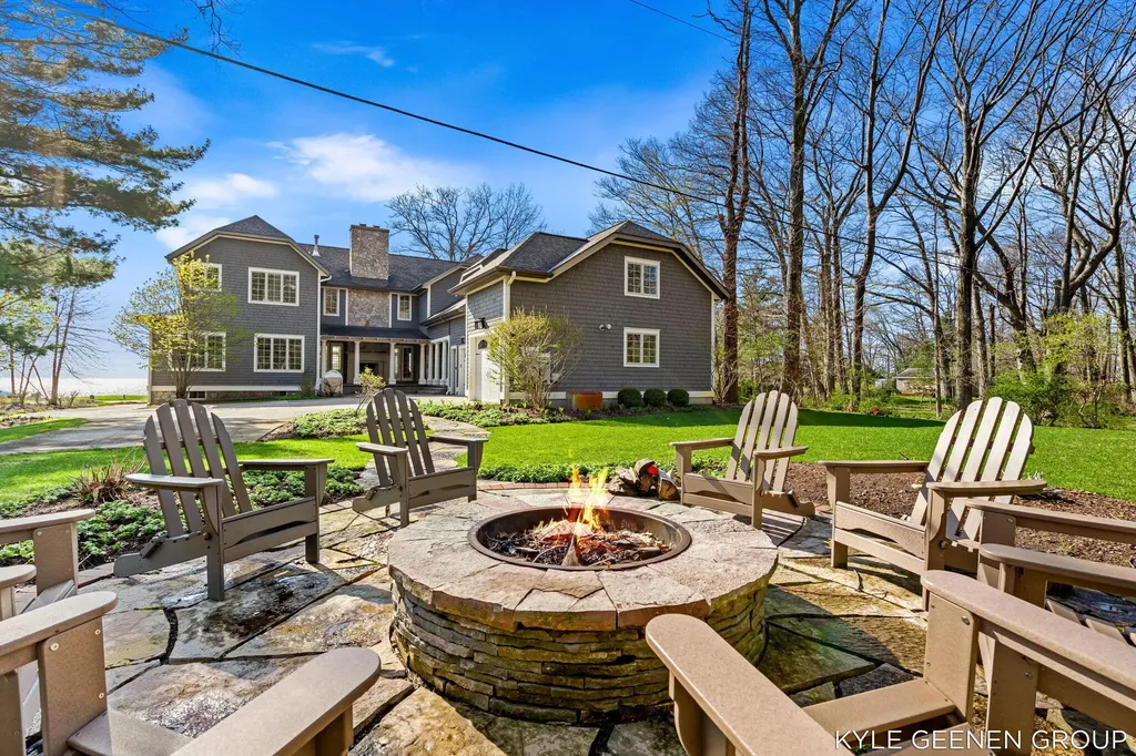 2817 Lakeshore Drive Saugatuck Township MI 49408