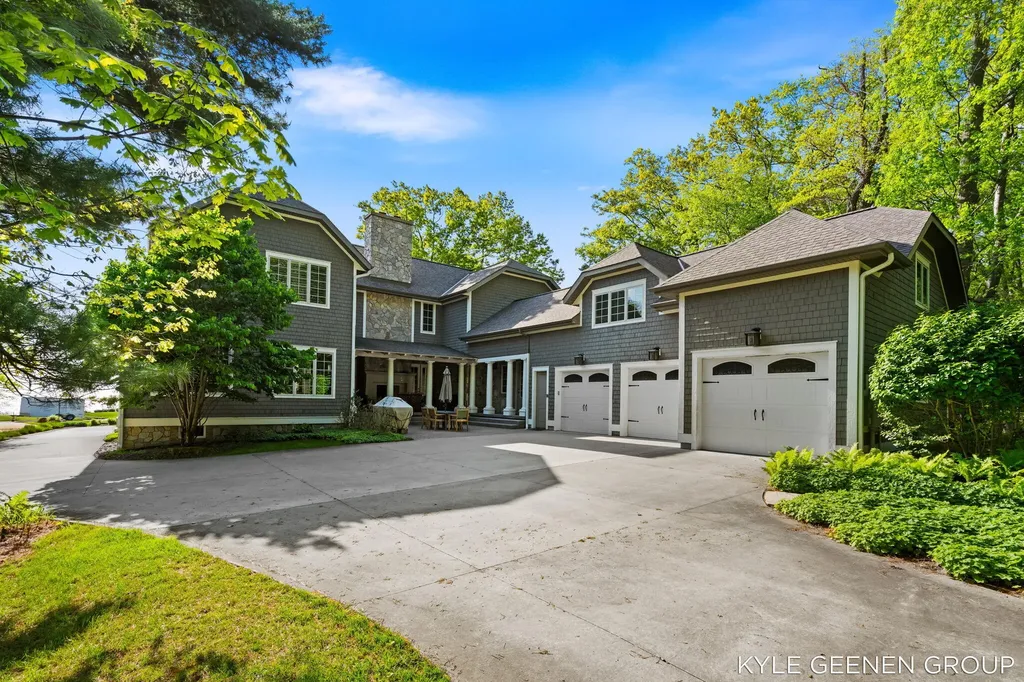 2817 Lakeshore Drive Saugatuck Township MI 49408