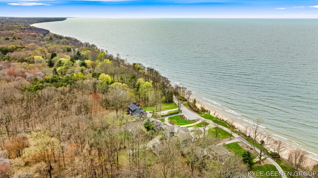 2817 Lakeshore Drive Saugatuck Township MI 49408
