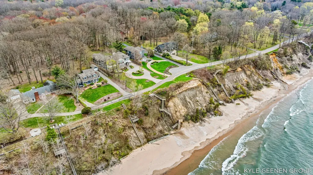 2817 Lakeshore Drive Saugatuck Township MI 49408