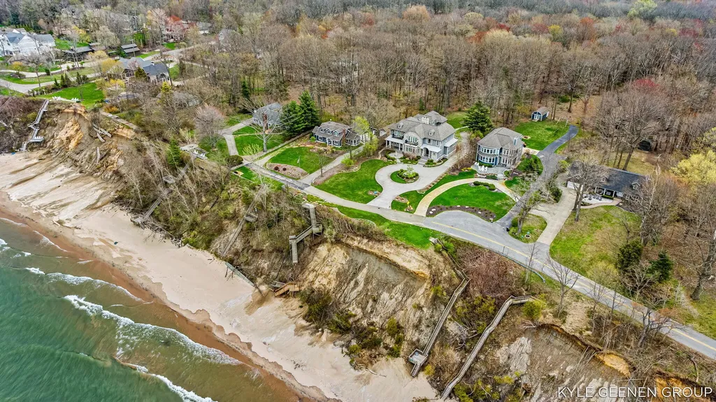 2817 Lakeshore Drive Saugatuck Township MI 49408