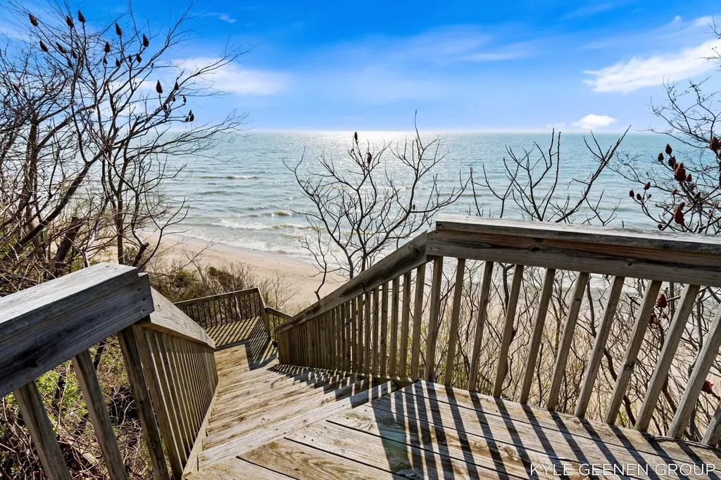 2817 Lakeshore Drive Saugatuck Township MI 49408