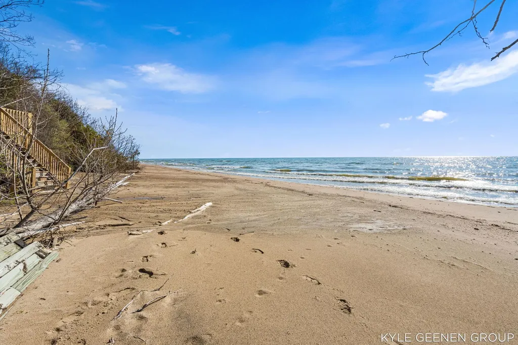 2817 Lakeshore Drive Saugatuck Township MI 49408