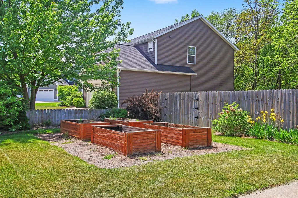 1222 W 32nd Street Holland City MI 49423